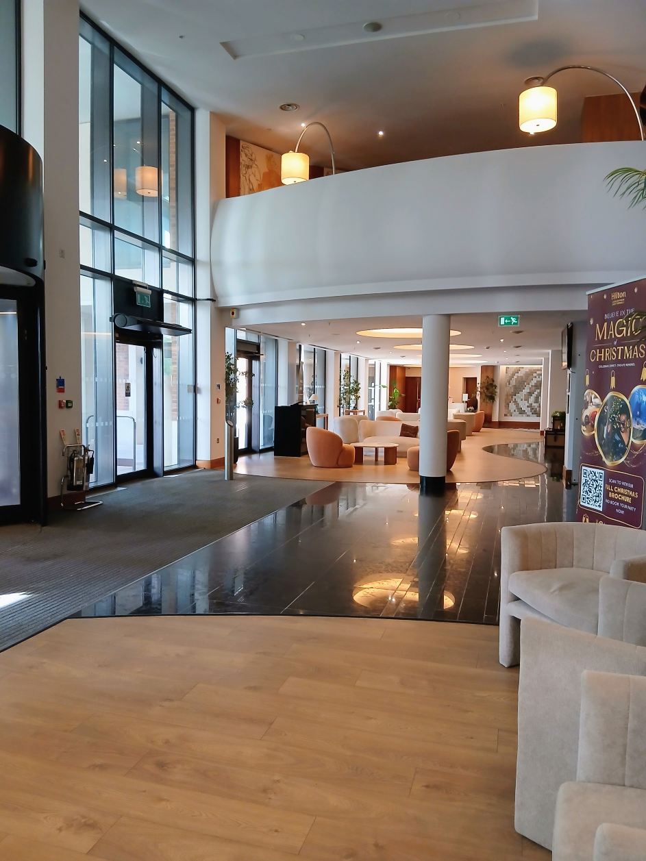 伦敦希思罗机场5号航站楼希尔顿酒店-旅行者
