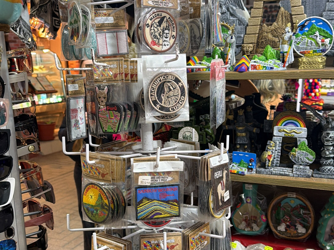 Mercado de Artesanias-温泉镇必去景点
