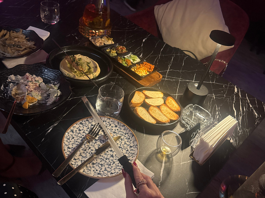 Vesna Lounge and Cafe