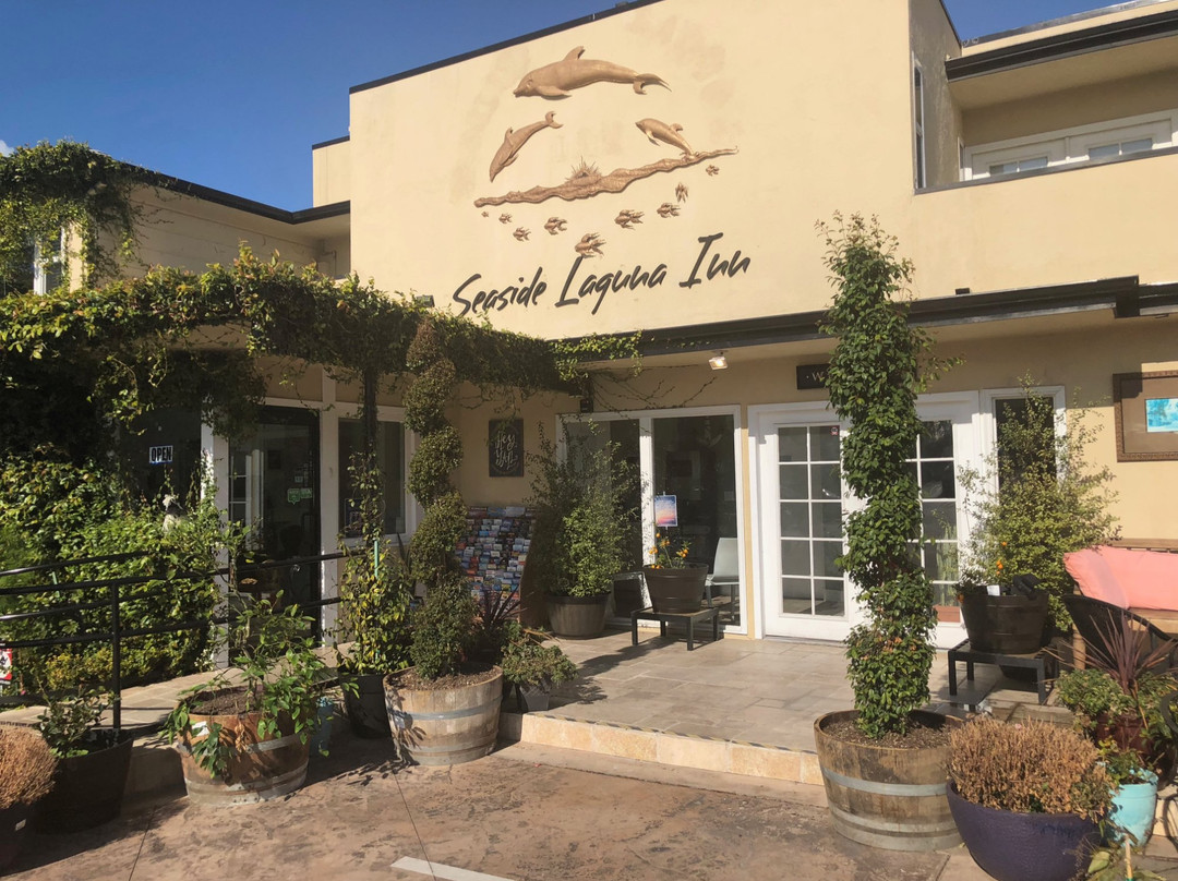 Seaside Laguna Inn & Suites