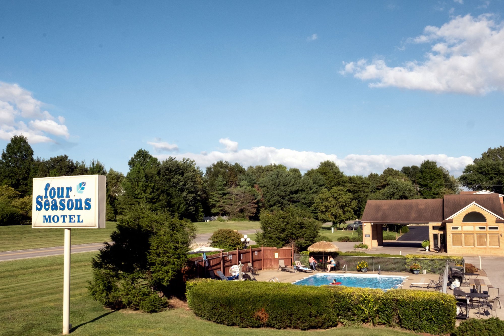 Four Seasons Motel-官方