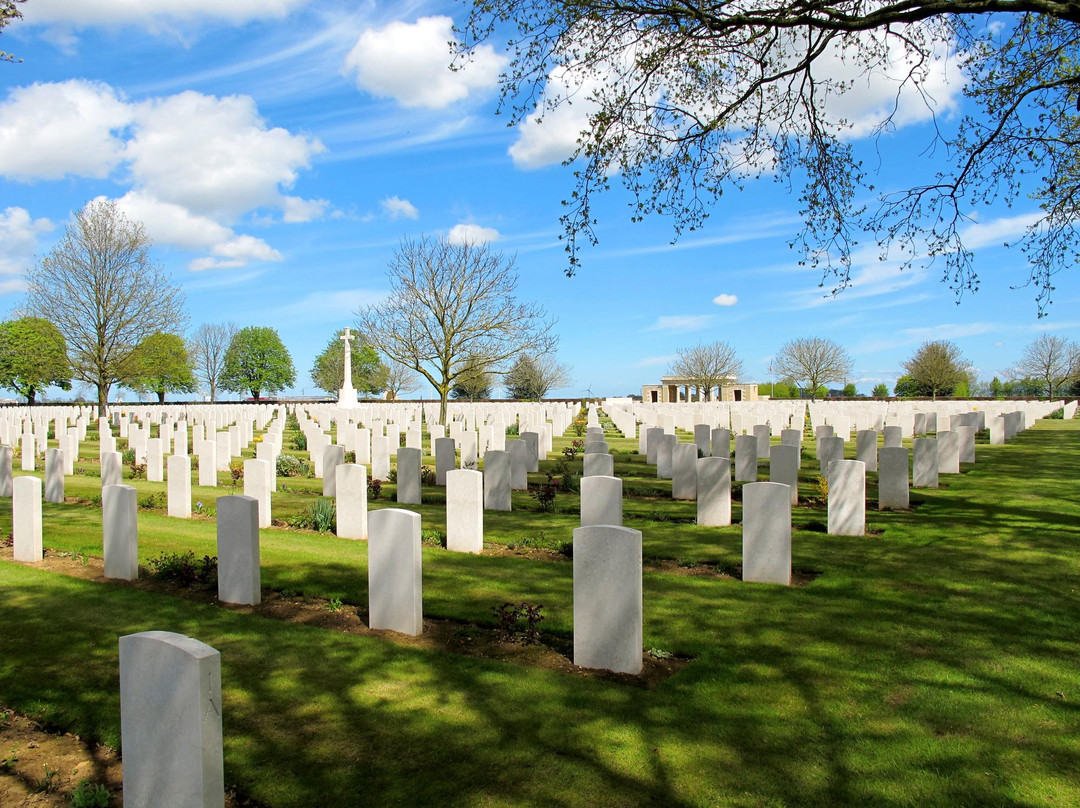 Bretteville-sur-Laize Canadian War Cemetery景点图片