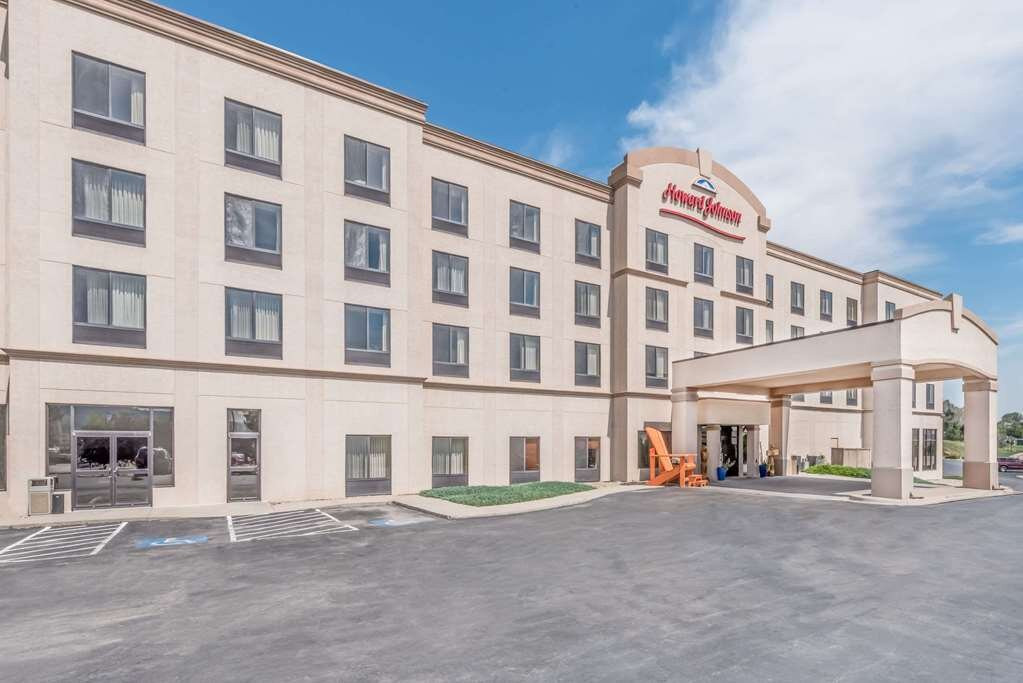 急流市豪生套房酒店主图