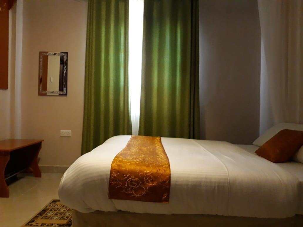 Ray Green Hotel