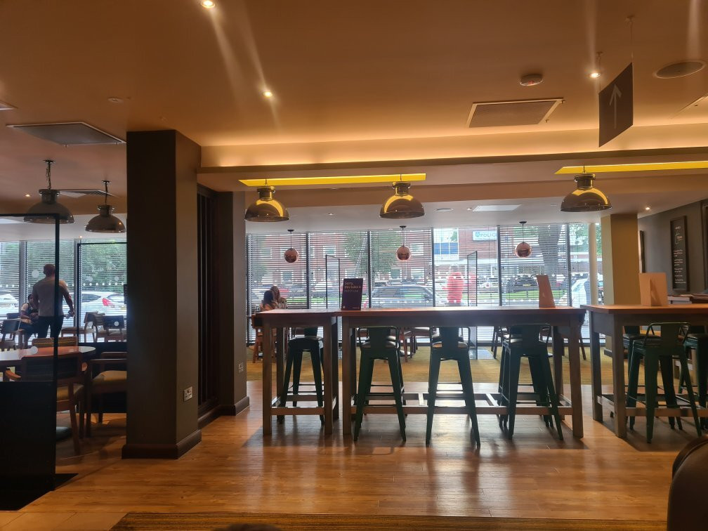 Premier Inn Slough Central South (Windsor Road) hotel主图
