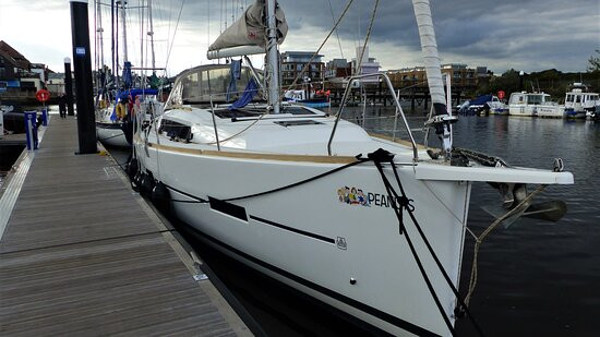 Universal Yachting景点图片