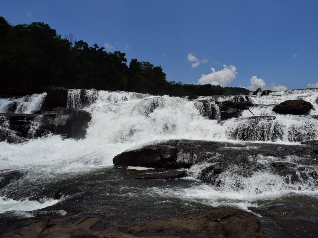 Tatai Waterfall景点图片