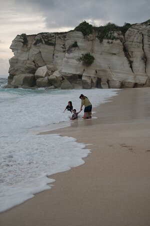 Watu Bela Beach景点图片