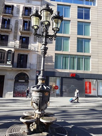 Original Pub Crawl Barcelona-巴塞罗那必去景点