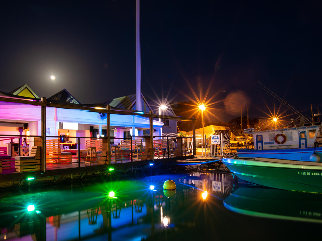 SEVEN W.I. Restaurant Bar Lounge