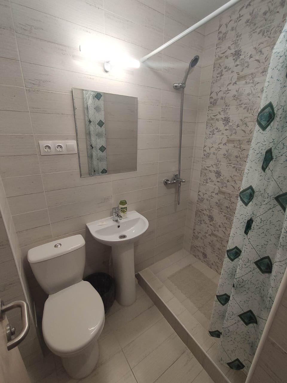 Girus Hotel-官方