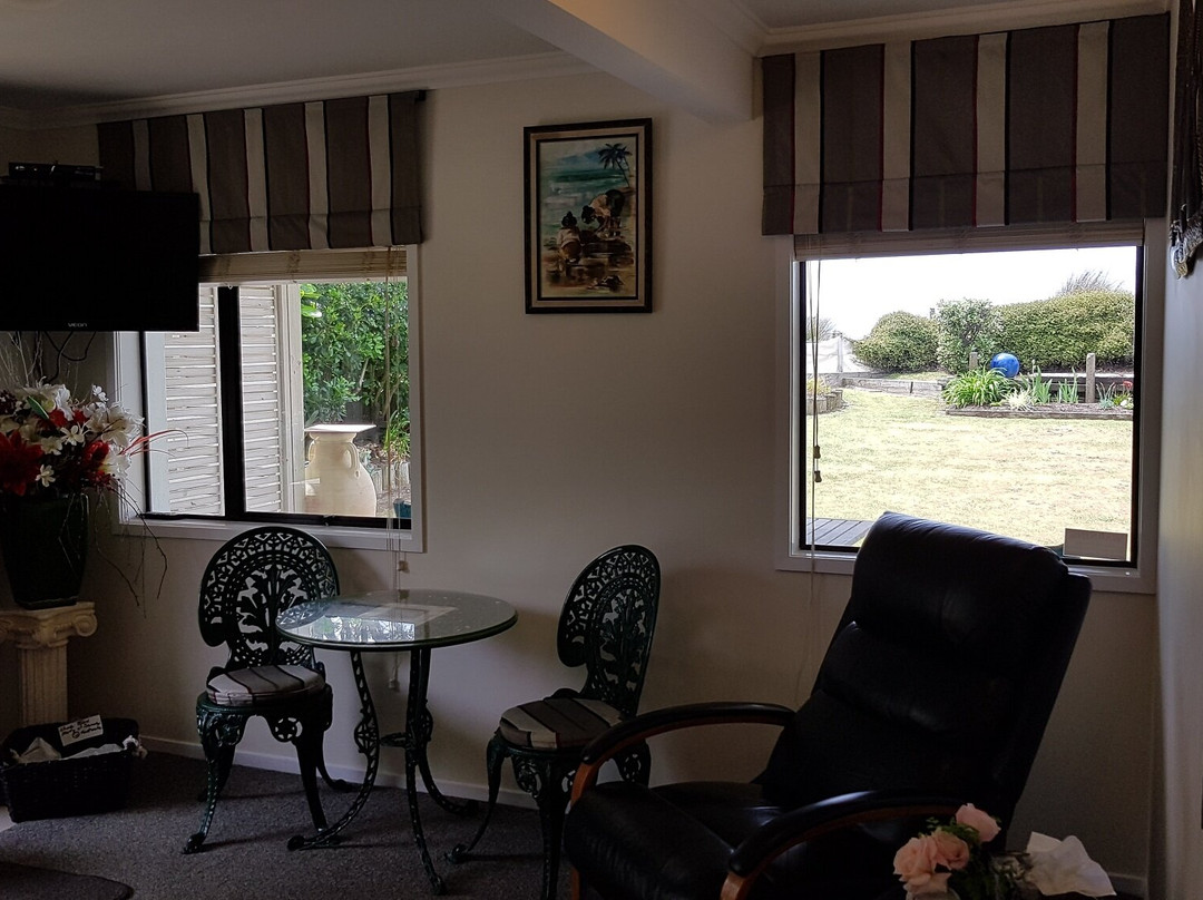 Beachfront Bed & Breakfast主图