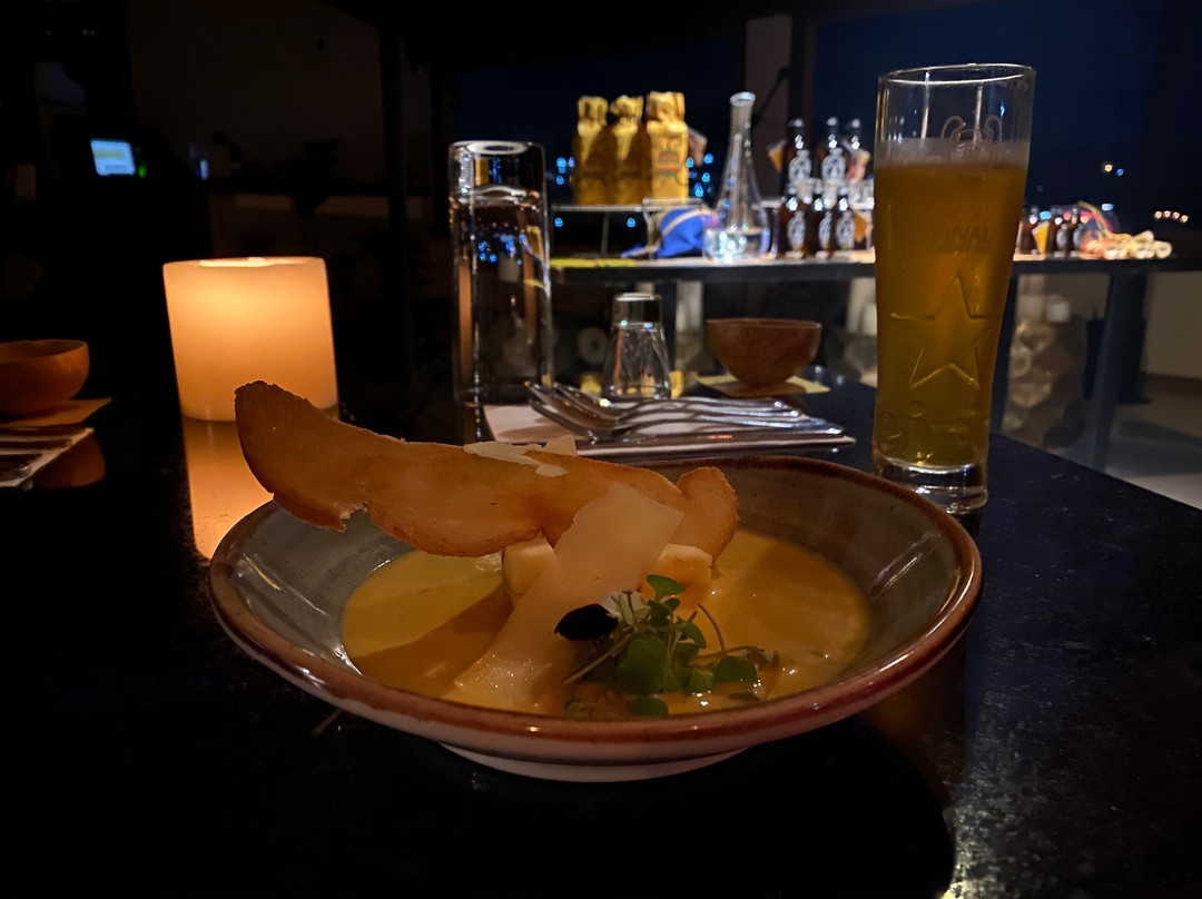 Hotel Santiurde主图