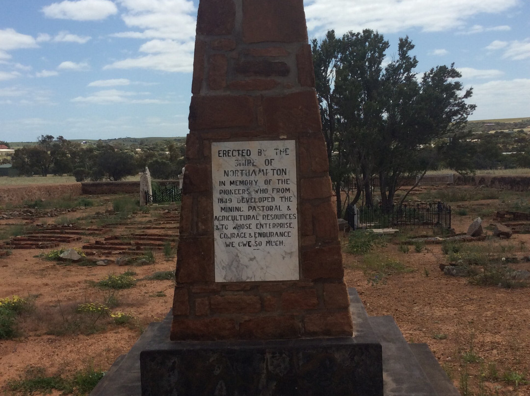 Gwalla Church Ruins & Cemetery-Northampton必去景点