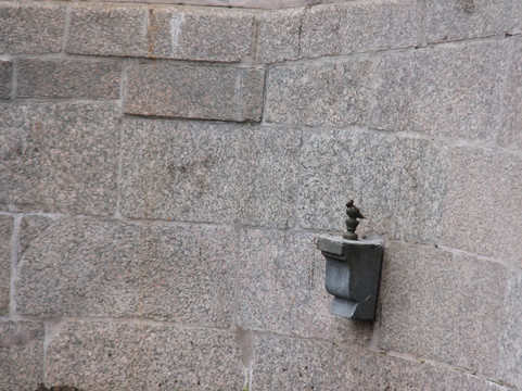 Statue of Chizhik-Pyzhik-圣彼得堡必去景点