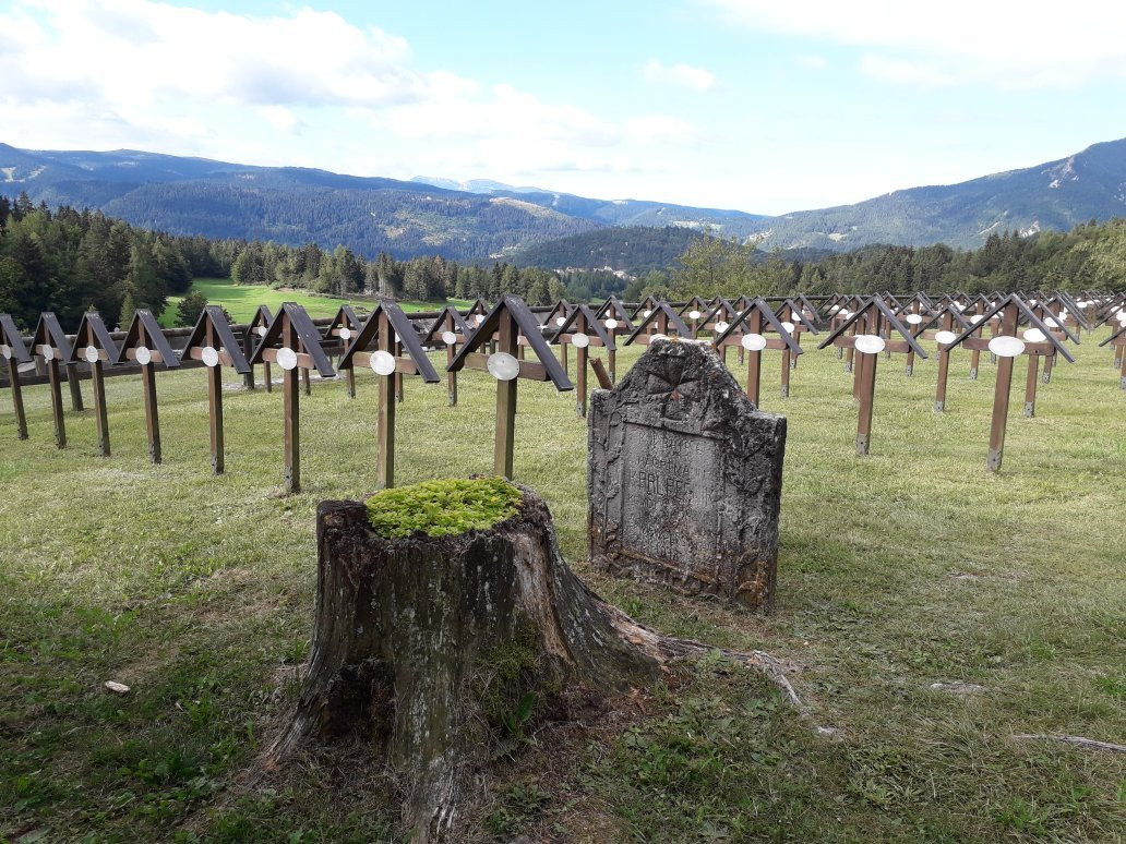 Cimitero Militare di Slaghenaufi景点图片
