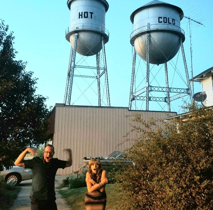 Hot and Cold Water Towers-Pratt必去景点