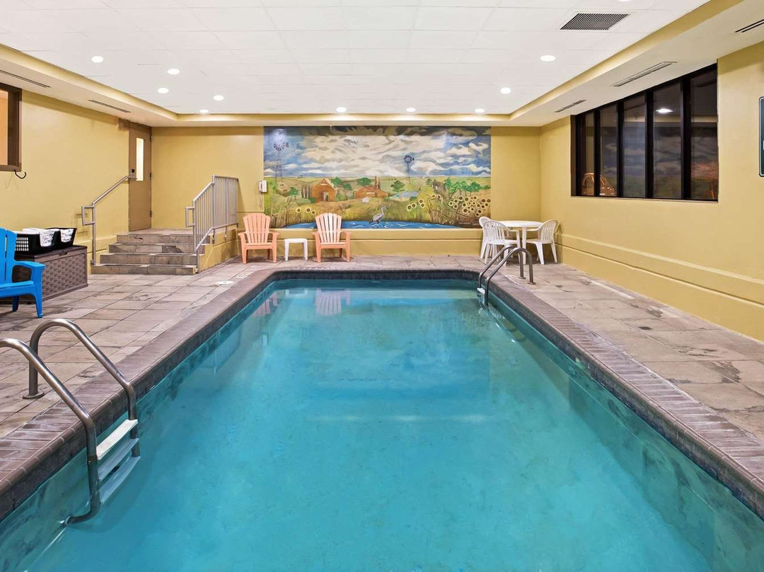 La Quinta Inn & Suites By Wyndham Salina主图