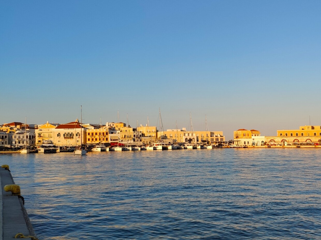 Port of Syros景点图片