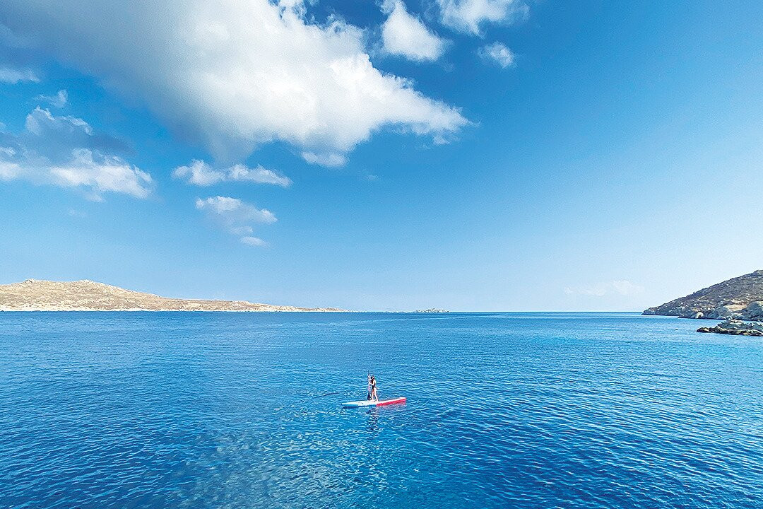Hola Rhenia boat tour景点图片