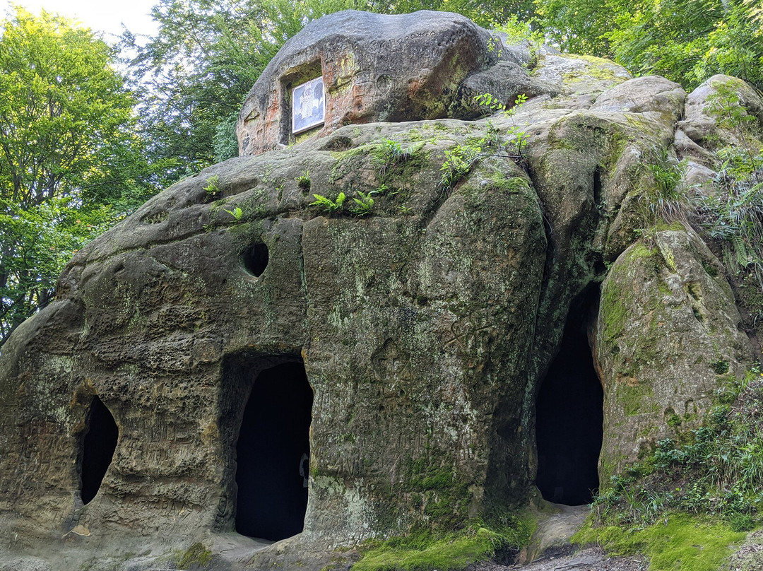 Cave Monastery-Rozhirche必去景点