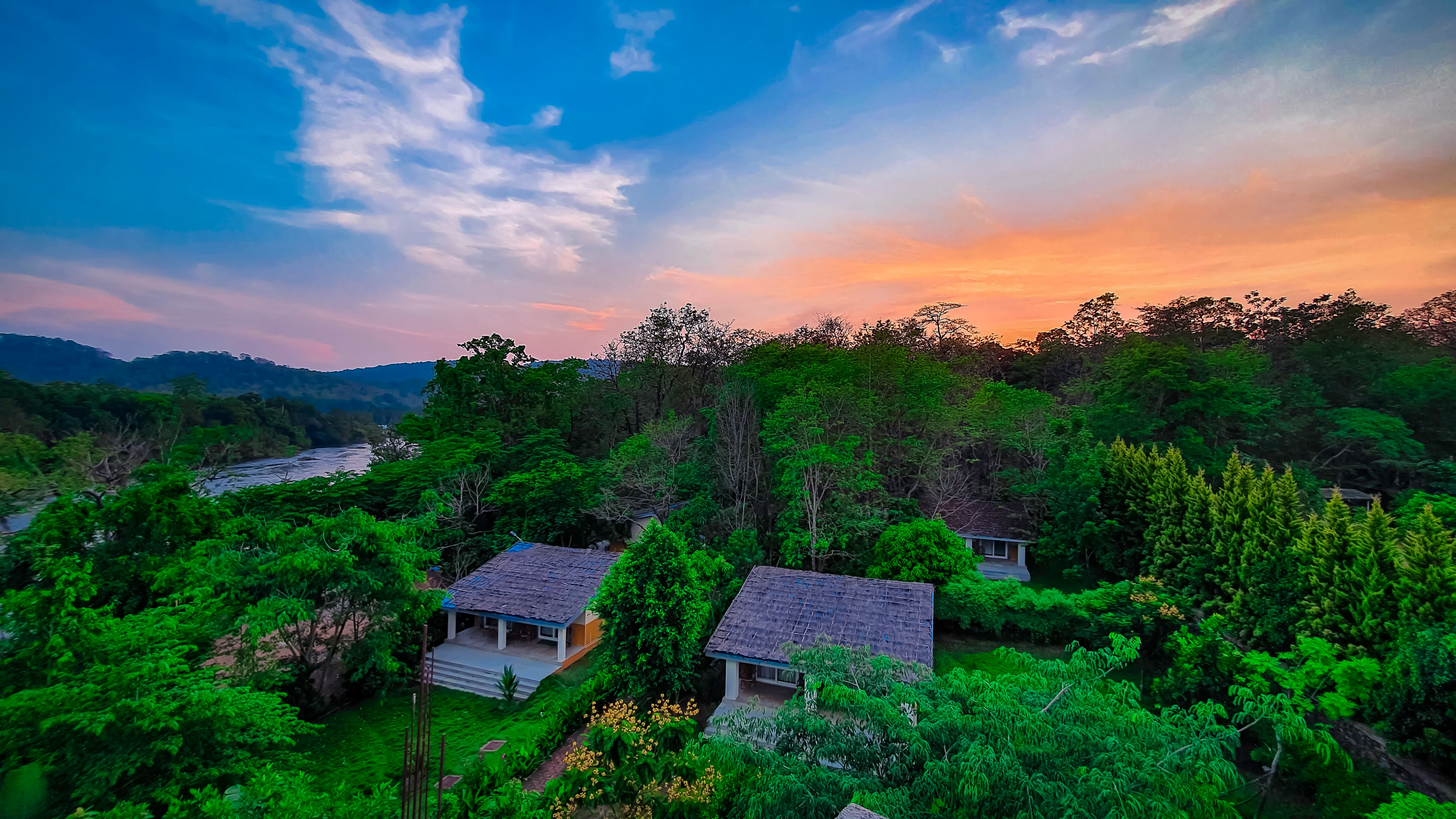 Whistling Woodzs Resort-官方
