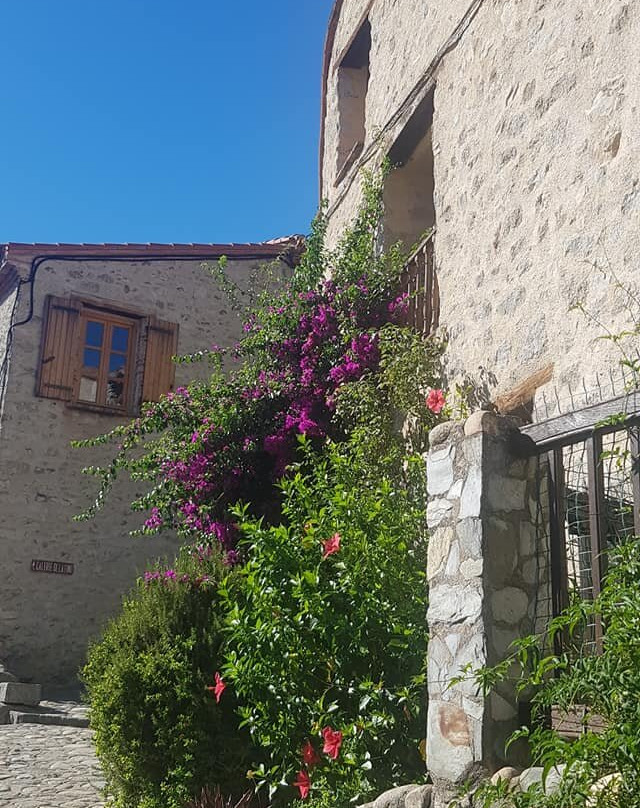 Village Abandonne de Comes景点图片