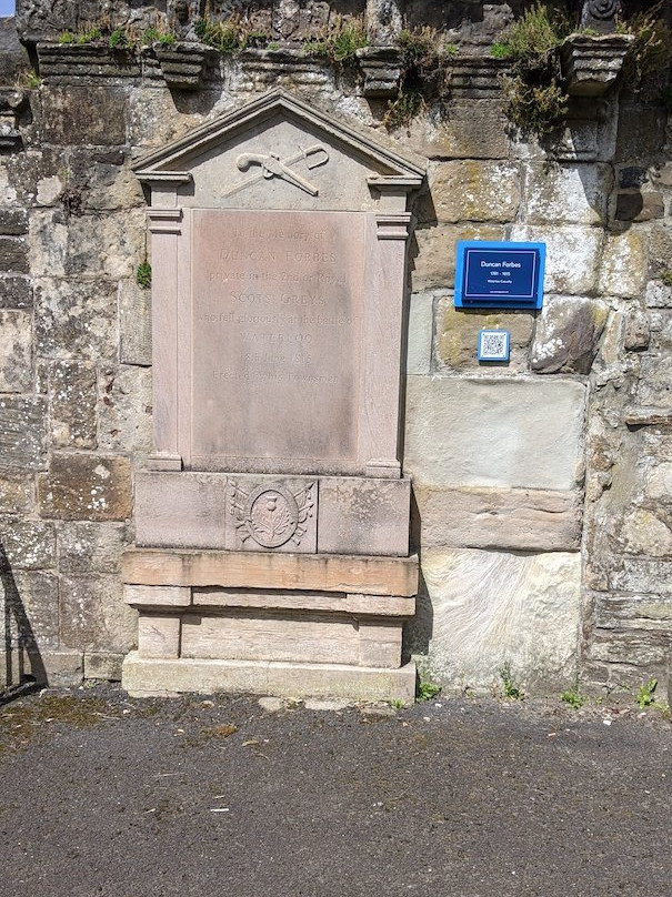 Irvine Old Parish Church and Graveyard景点图片