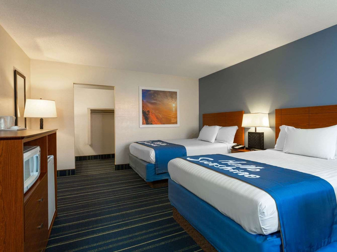 Days Inn by Wyndham Breezewood主图