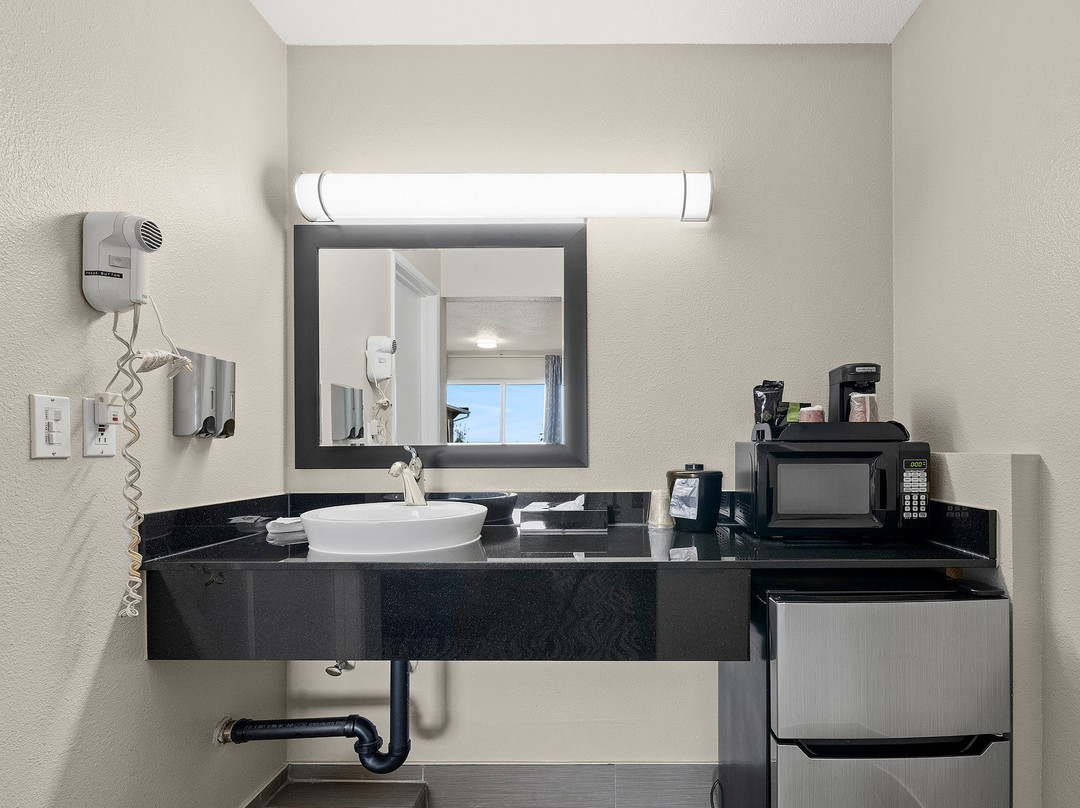 Astoria Rivershore Motel主图