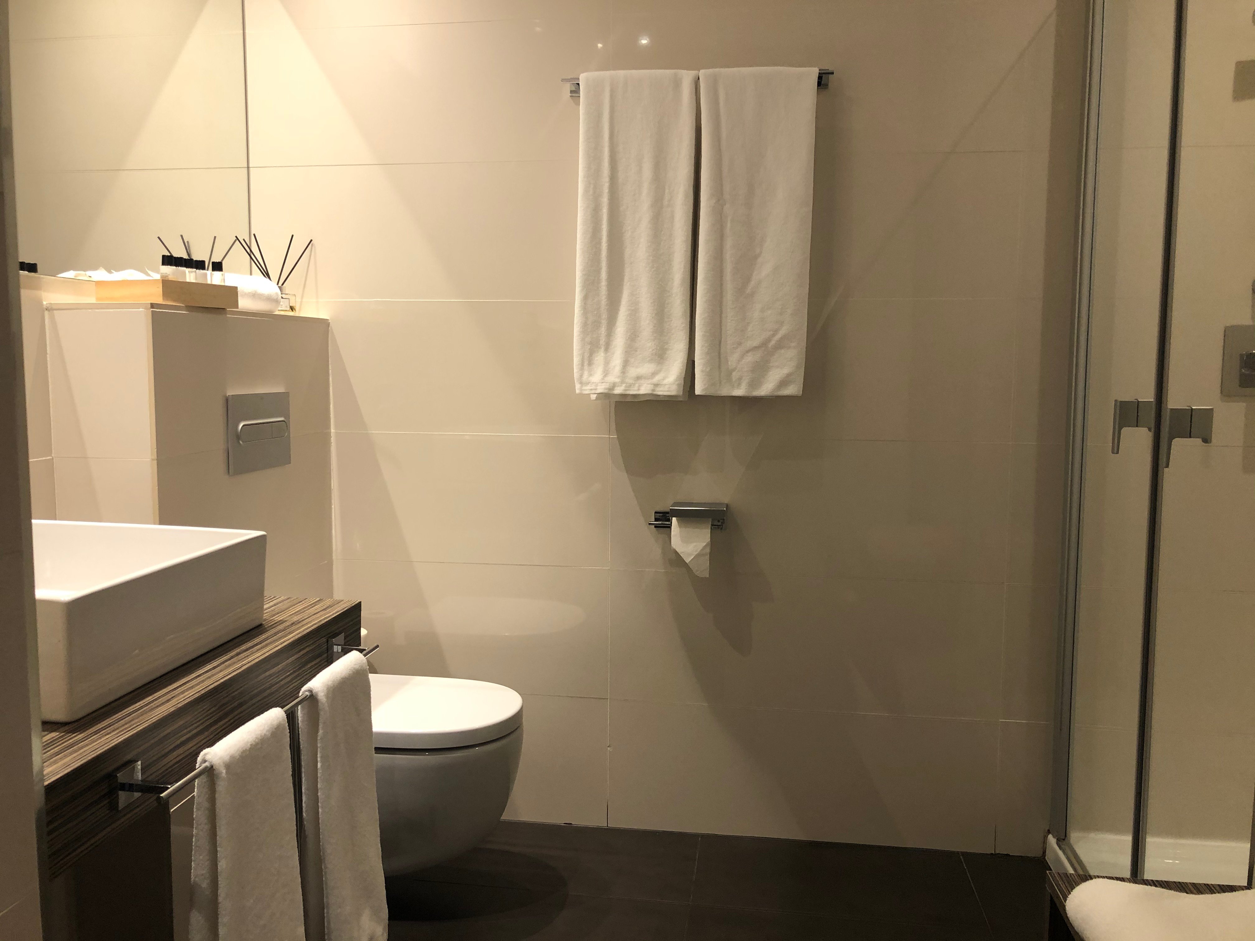 Air Rooms Madrid Airport by Premium Traveller-浴室