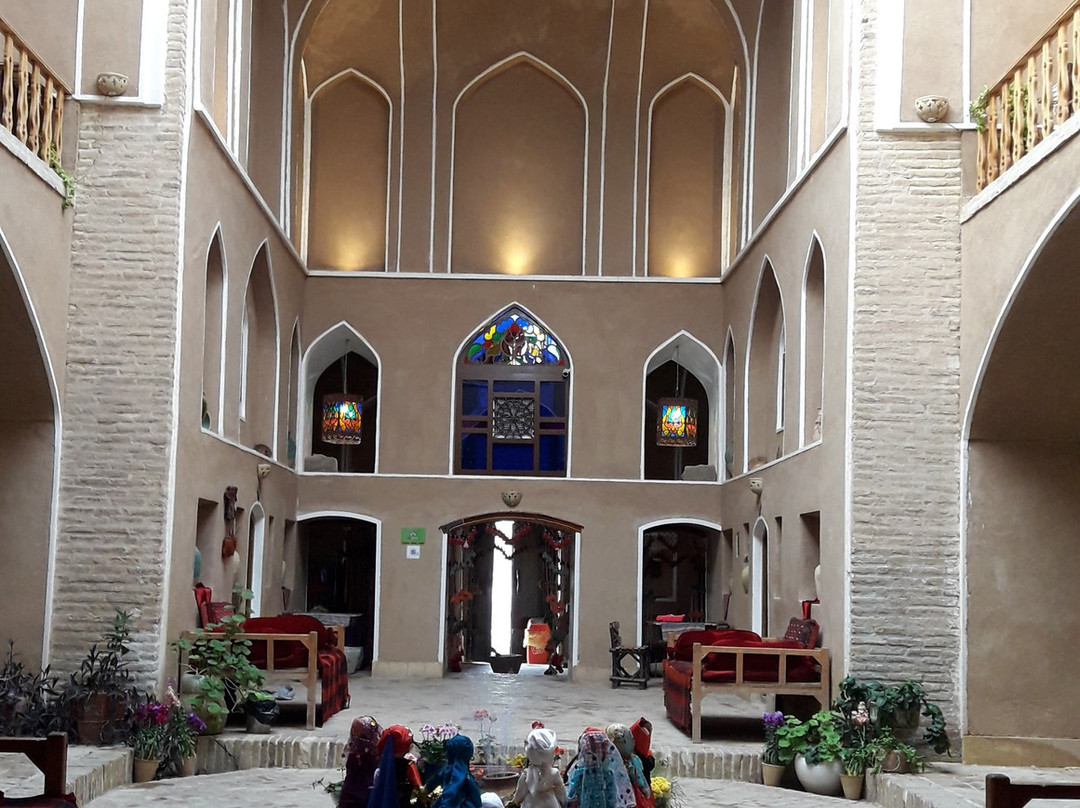 Khaloo Mirza Hotel主图
