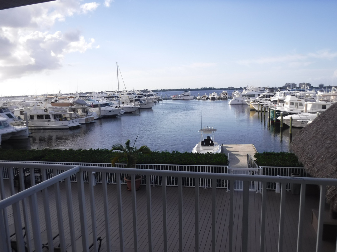 Legacy Harbour Hotel & Suites主图