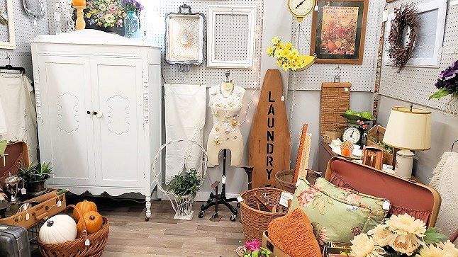 Golden Antiques and Treasures景点图片