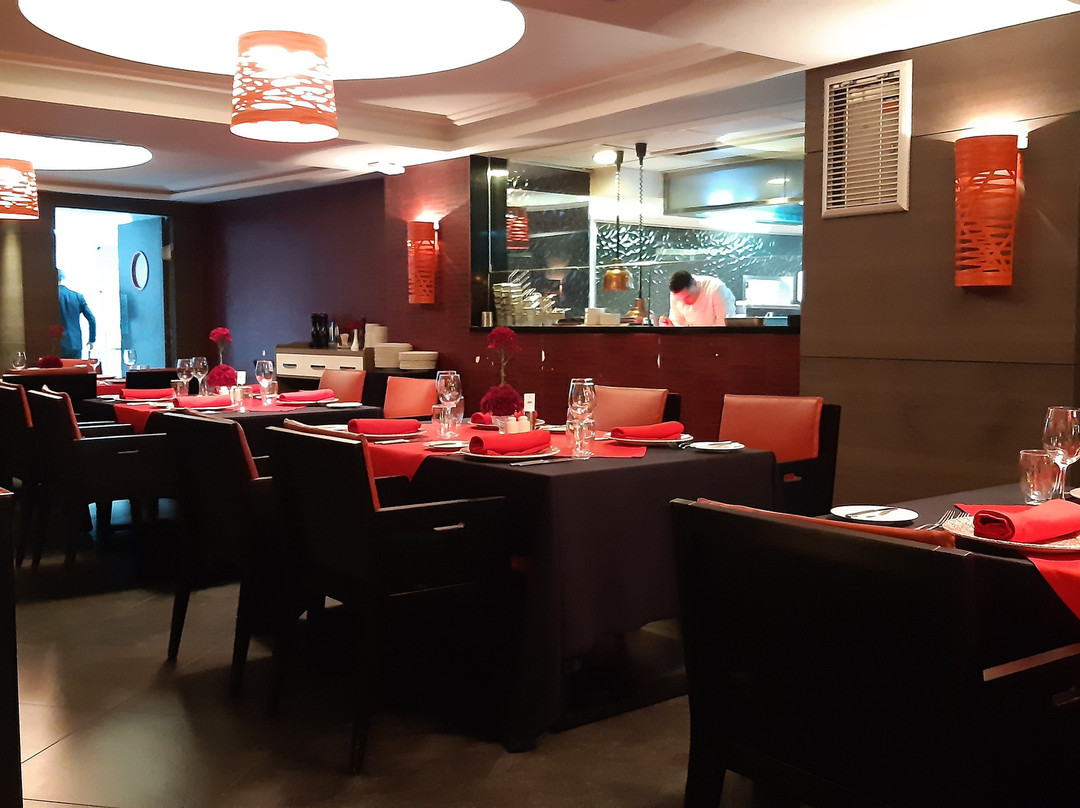 市中心皇家金色郁金香酒店主图
