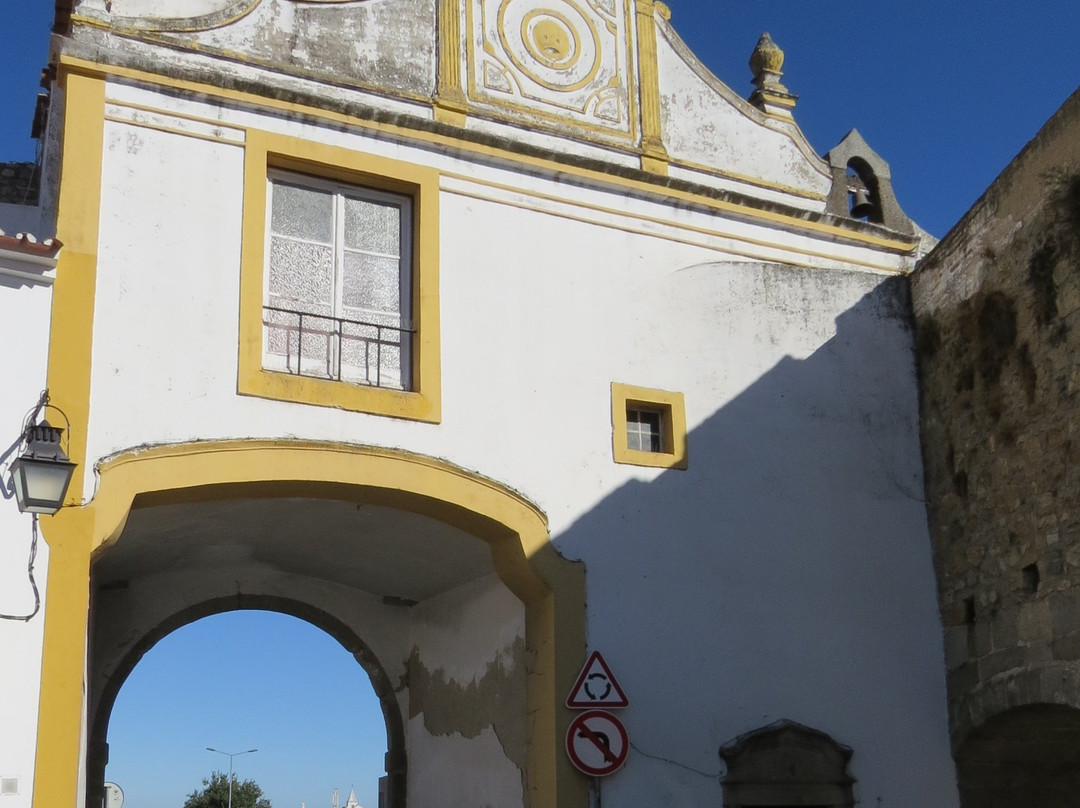 Porta de Avis (Évora)景点图片