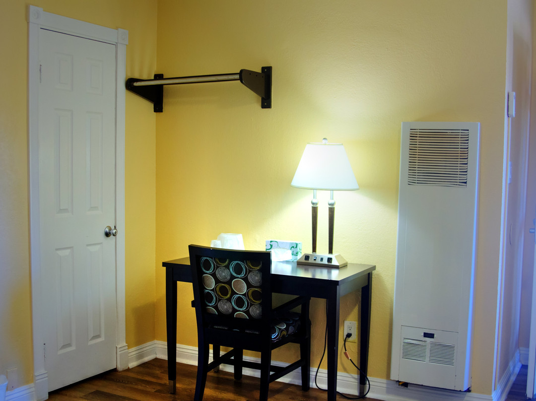 Palm Tropics Motel主图