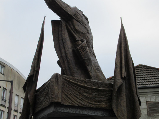 Statue de Jean Jaures-Pierrefitte-sur-Seine必去景点