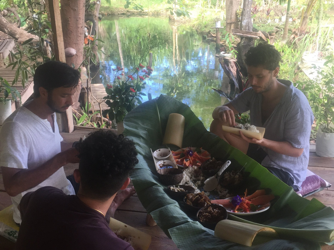 Bayatakan Farm Experience景点图片