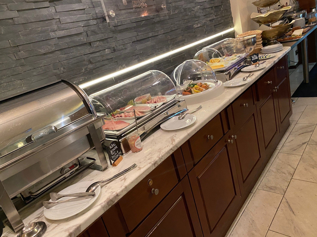 Victoria Hotel主图