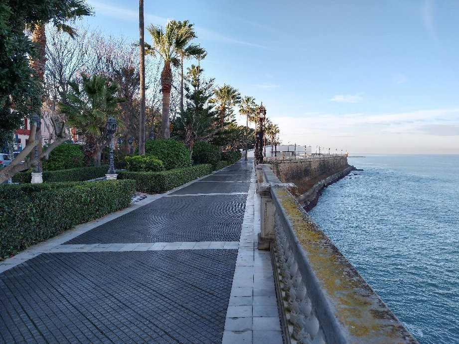 Paseo Canalejas景点图片