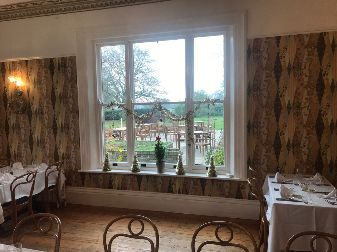 金雀花大厅乡村酒店主图