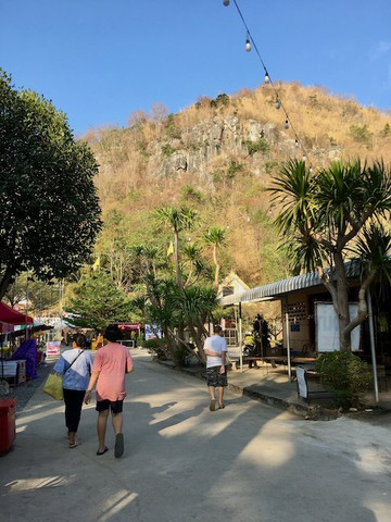 Wat Tham Phetpiman-Nong Nam Daeng必去景点