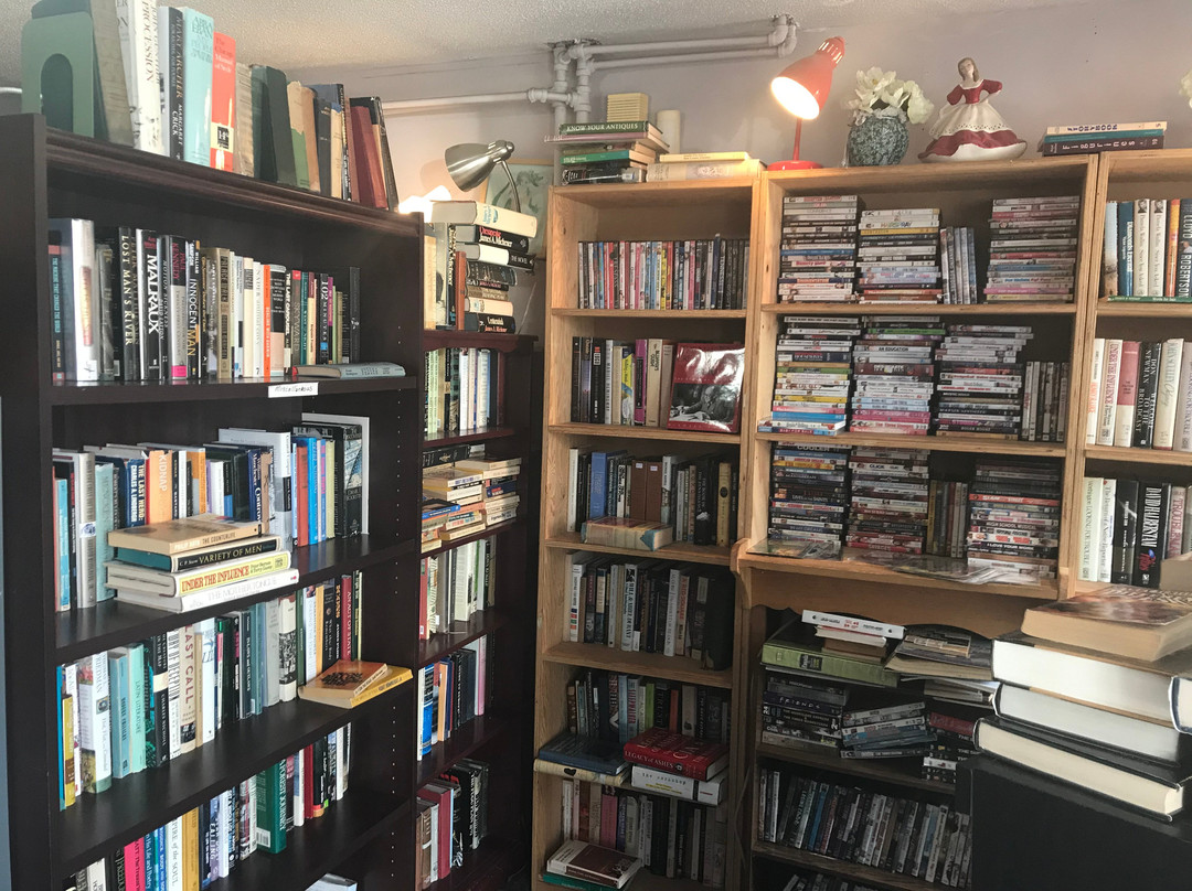 Ed's Books and More景点图片