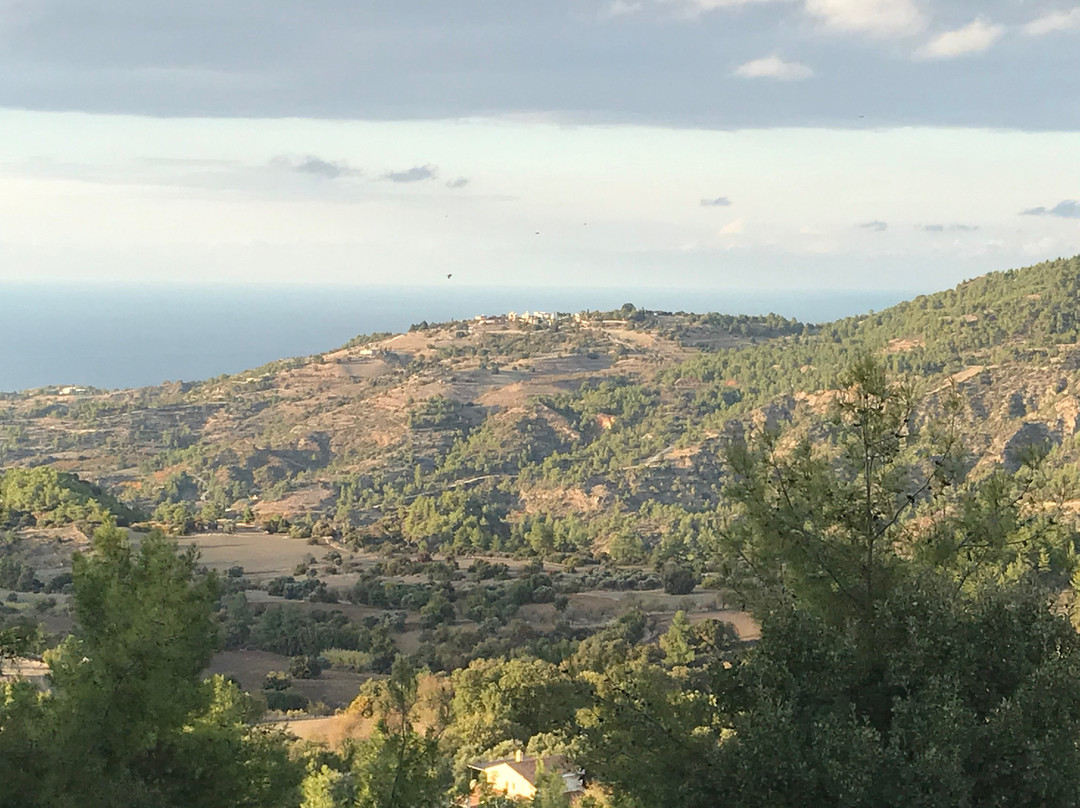 Paradisos Hills Hotel & Retreat主图