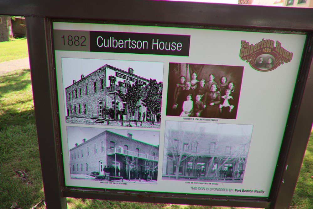 Historic Landmark District & Steamboat Levee Walk景点图片