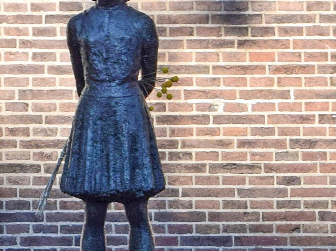 Statue Of Anne Frank-乌特勒支必去景点