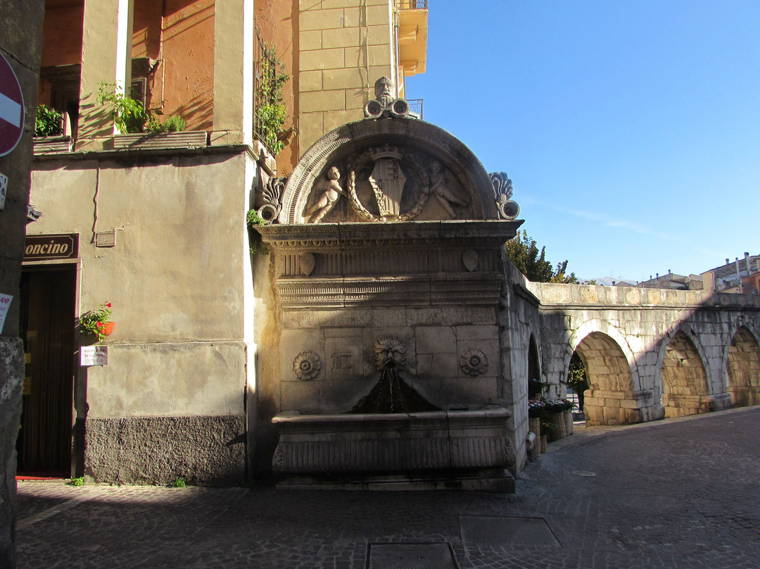 Fontana del Vecchio-苏尔莫纳必去景点