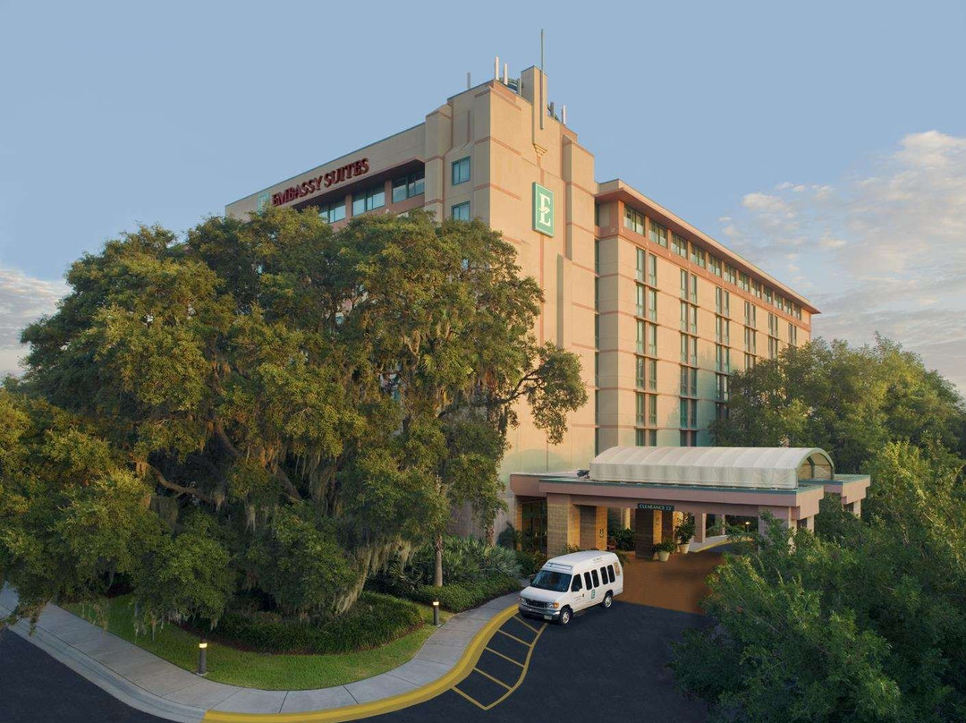 Embassy Suites by Hilton Tampa USF Near Busch Gardens主图