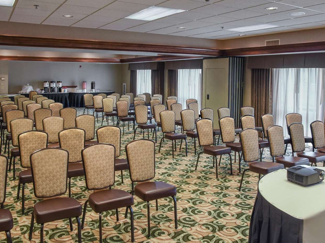 希尔顿欢朋套房酒店-杨斯敦坎菲尔德主图